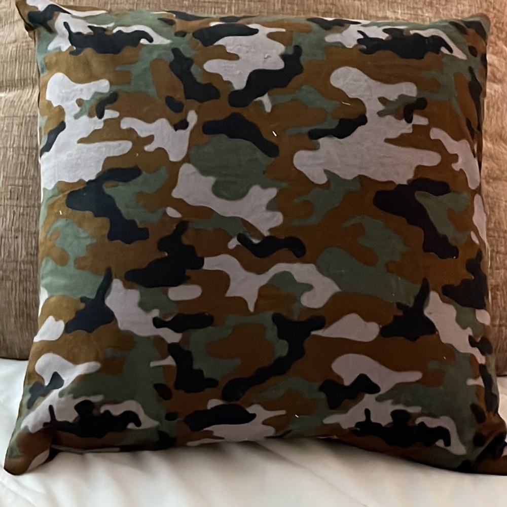 🛍️ NEW Flannel Camo Pillow Cover - Picture 1 of 6